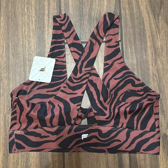 Brand New gorgeous Fabletics size medium tiger print set with side pockets - Picture 3 of 5